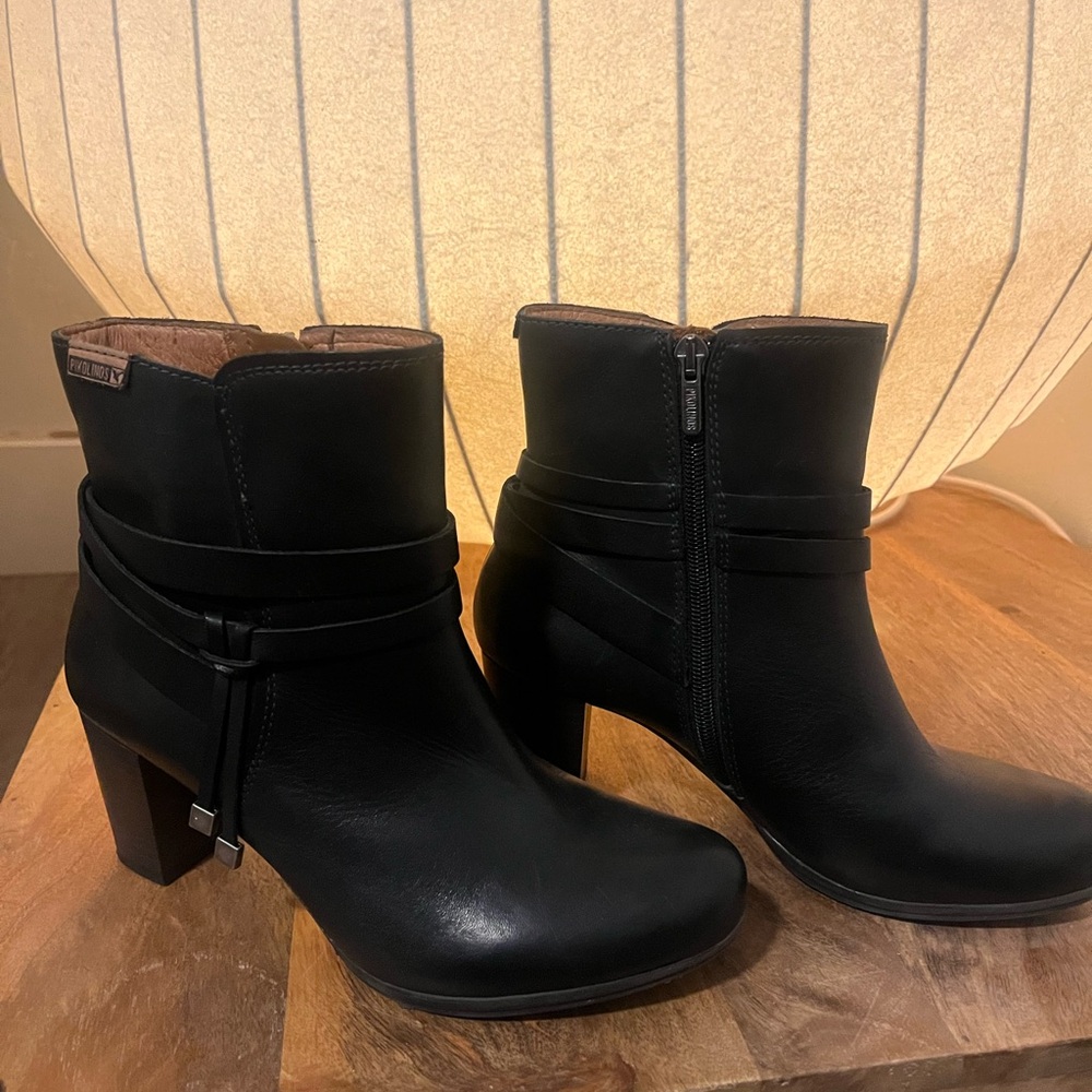 PIKOLINOS Black Ankle Boots